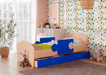 Кровать детская с бортиками и ящиком Мозайка, корпус Млечный дуб/фасад Синий (ламели) в Нальчике
