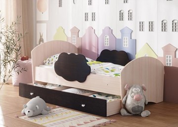Детская кровать с бортиками Тучка с ящиком, корпус Дуб млечный, фасад Венге в Нальчике
