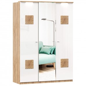 Шкаф трехдверный Фиджи с зеркалом и декоративными накладками, Дуб золотой/Белый в Нальчике